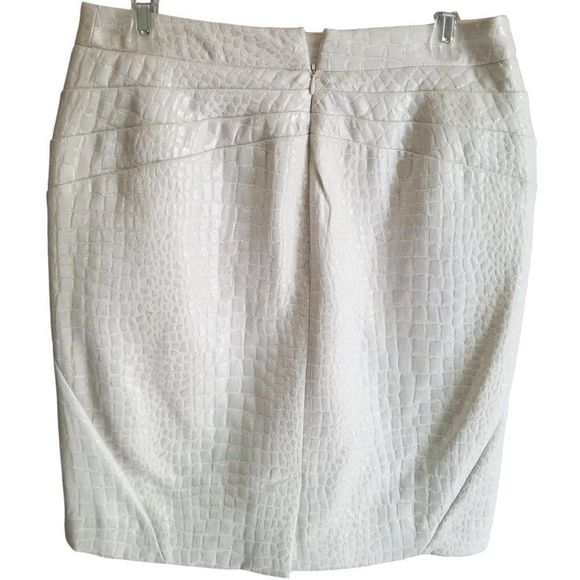 Textured Skirt Suit - Picture 6 of 6